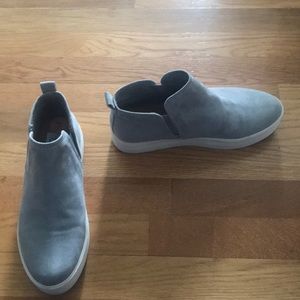 Dolce Vita sneaker shoe